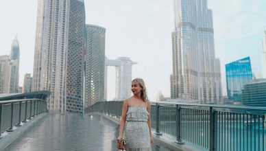 Women near Burj Khalifa